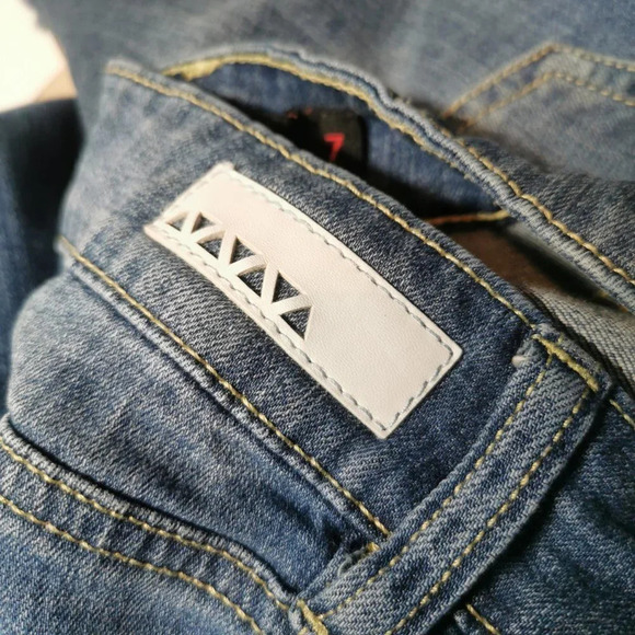 Dollhouse Womens Bermuda Raw Edge Hem Shorts  Size 28 - Picture 4 of 4